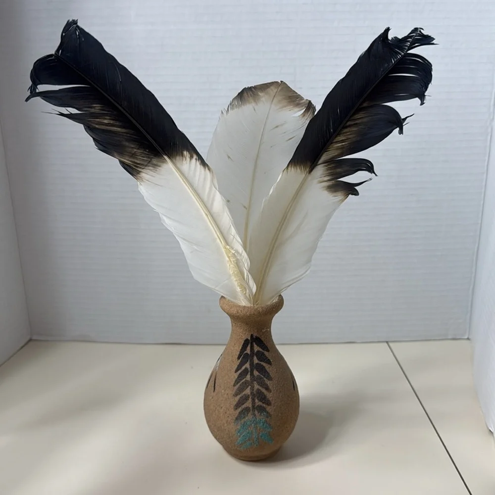 Southwest Navajo Dine Signed Sand Art Pottery Decorative Vase with Tribal Design